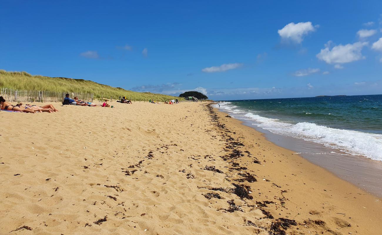 Plage Saint Pierre'in fotoğrafı açık bej kum yüzey ile