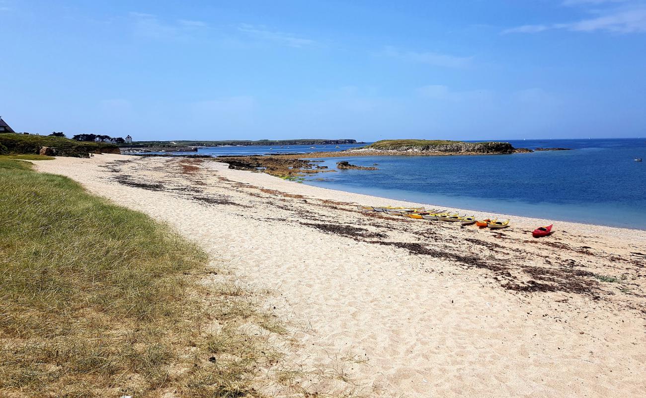 Penthievre beach'in fotoğrafı açık bej kum yüzey ile
