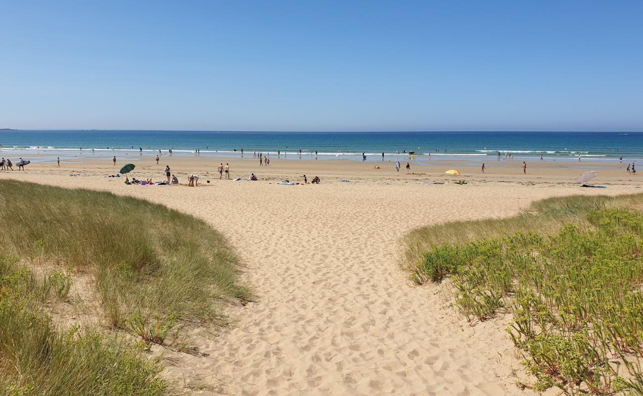 Plage de Kerhillio'in fotoğrafı parlak kum yüzey ile