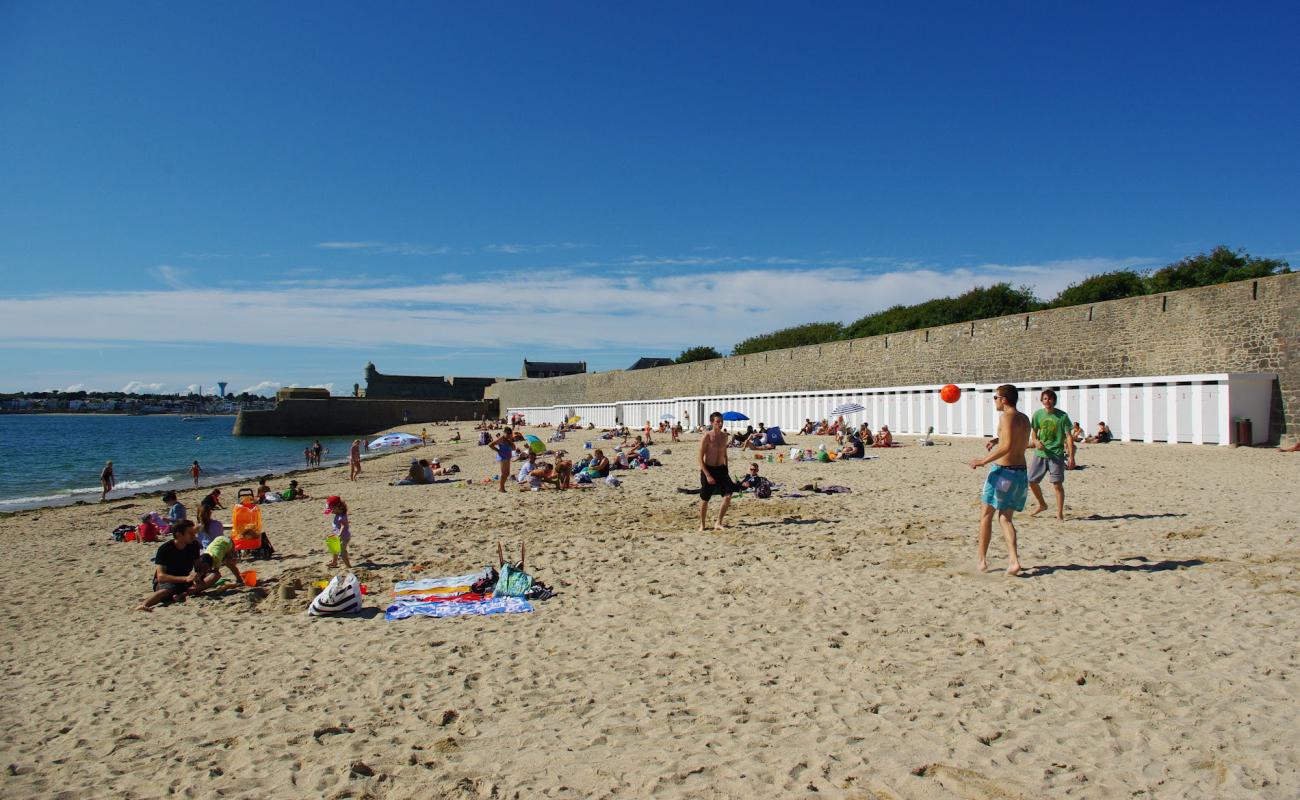 Port-Louis beach'in fotoğrafı parlak kum yüzey ile