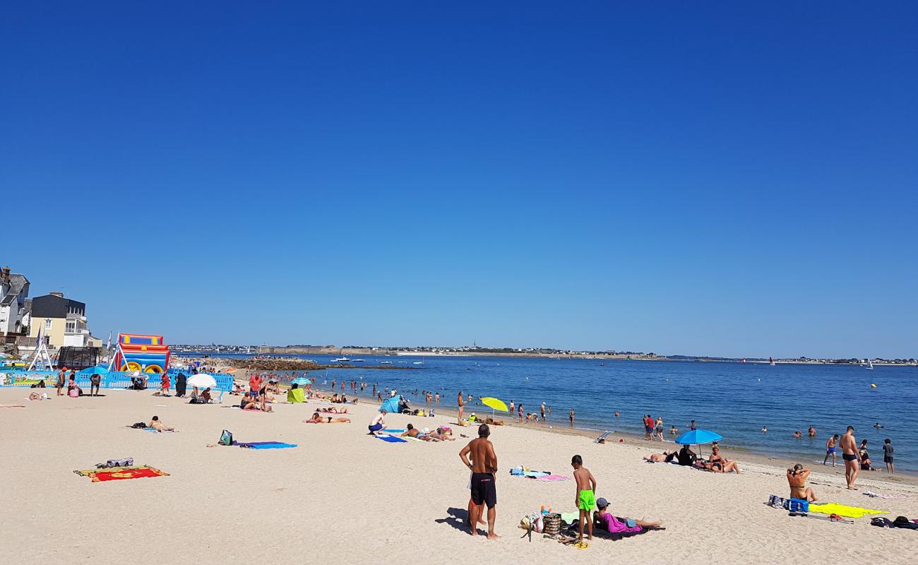 Plage de Port Maria'in fotoğrafı parlak kum yüzey ile