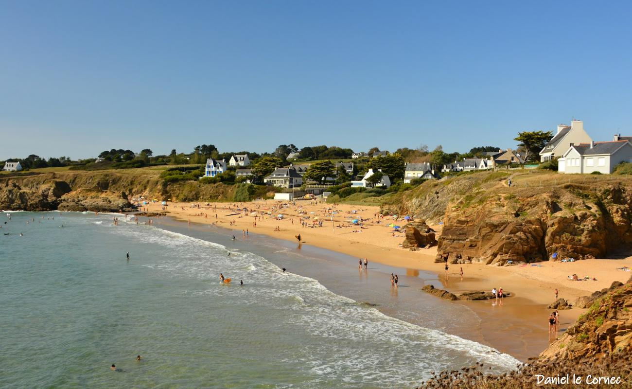 Plage du Kerou'in fotoğrafı parlak kum yüzey ile