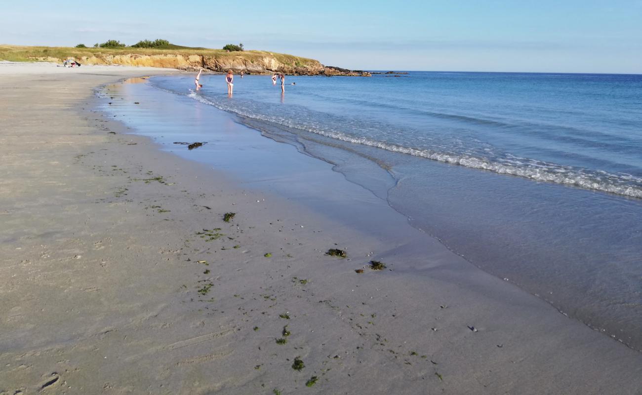 Plage de Don'in fotoğrafı açık bej kum yüzey ile