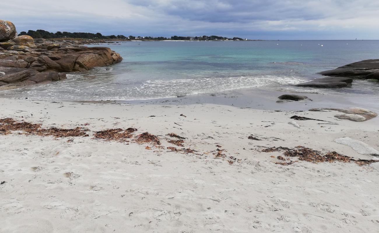 Plage de Kermingham'in fotoğrafı gri kum yüzey ile