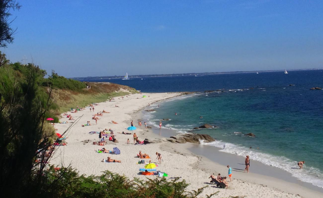 Plage de Beg Meil'in fotoğrafı beyaz kum yüzey ile