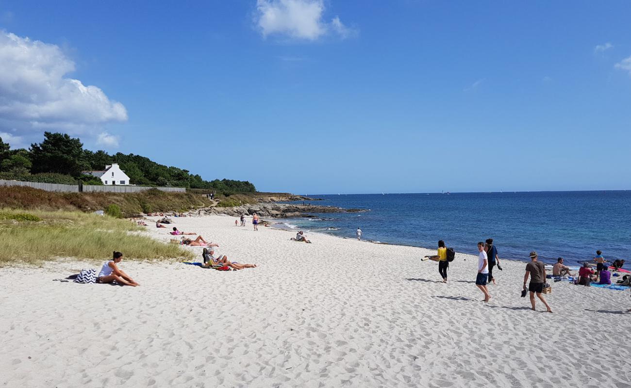 Plage de Kermor'in fotoğrafı beyaz kum yüzey ile