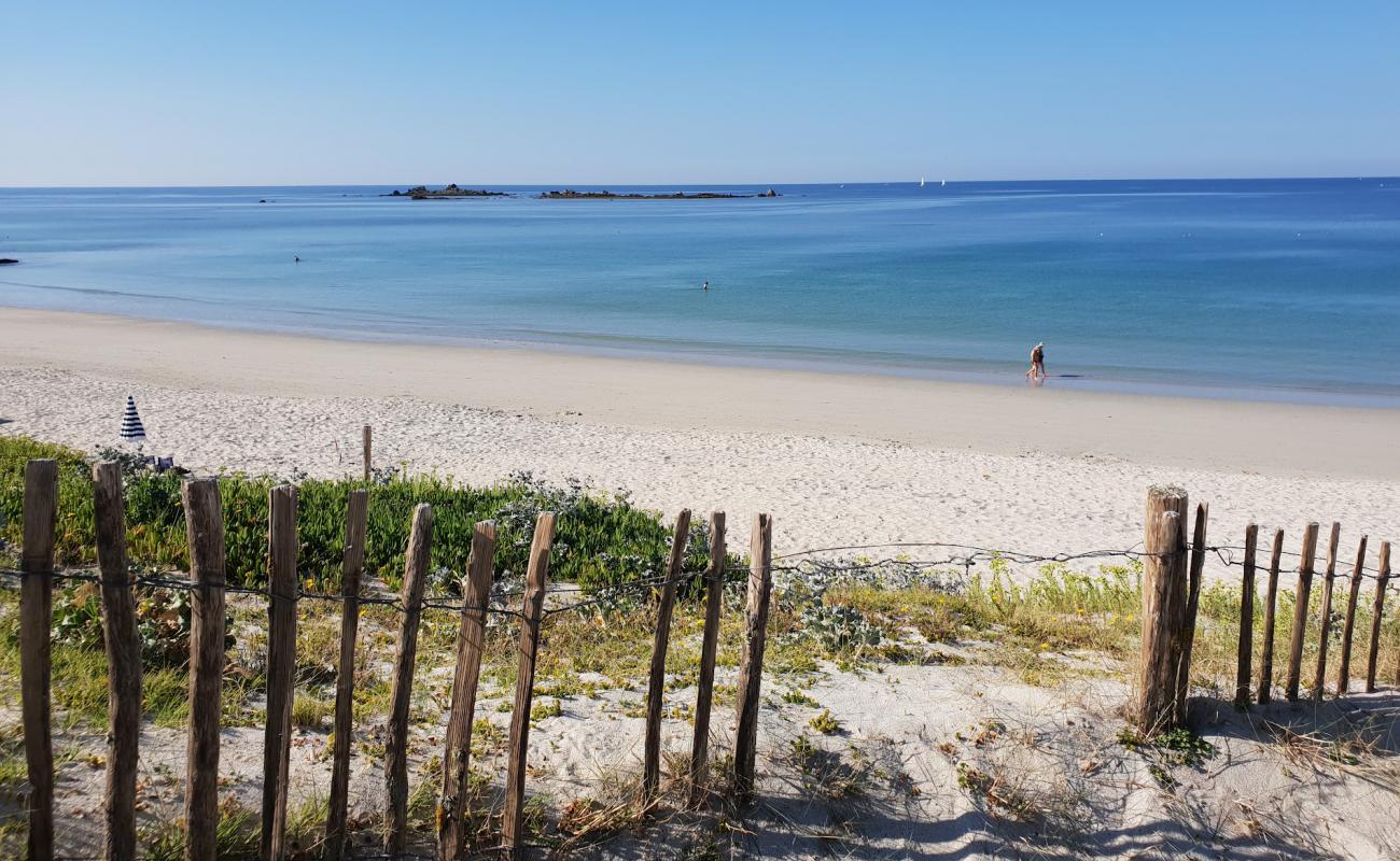 Plage des Sables Blancs'in fotoğrafı beyaz kum yüzey ile