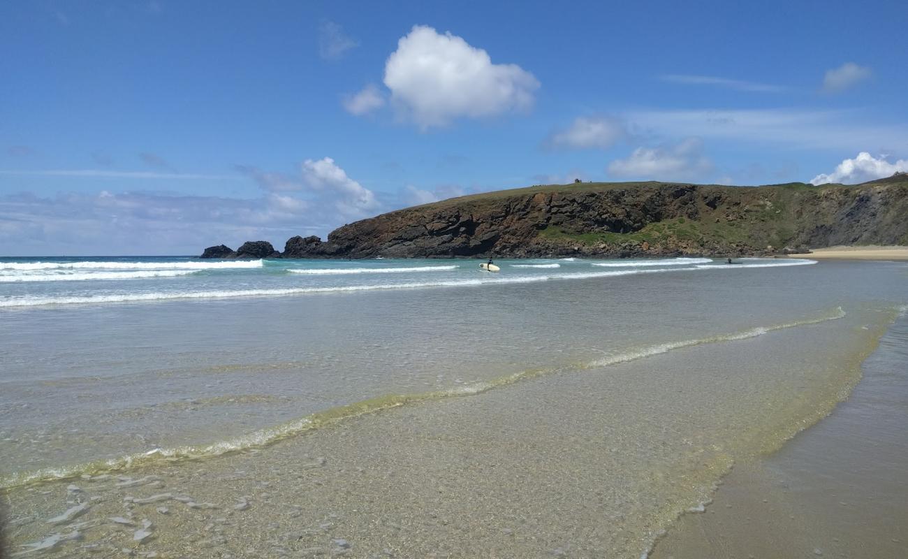 Plage de Lostmarc'h'in fotoğrafı parlak kum yüzey ile