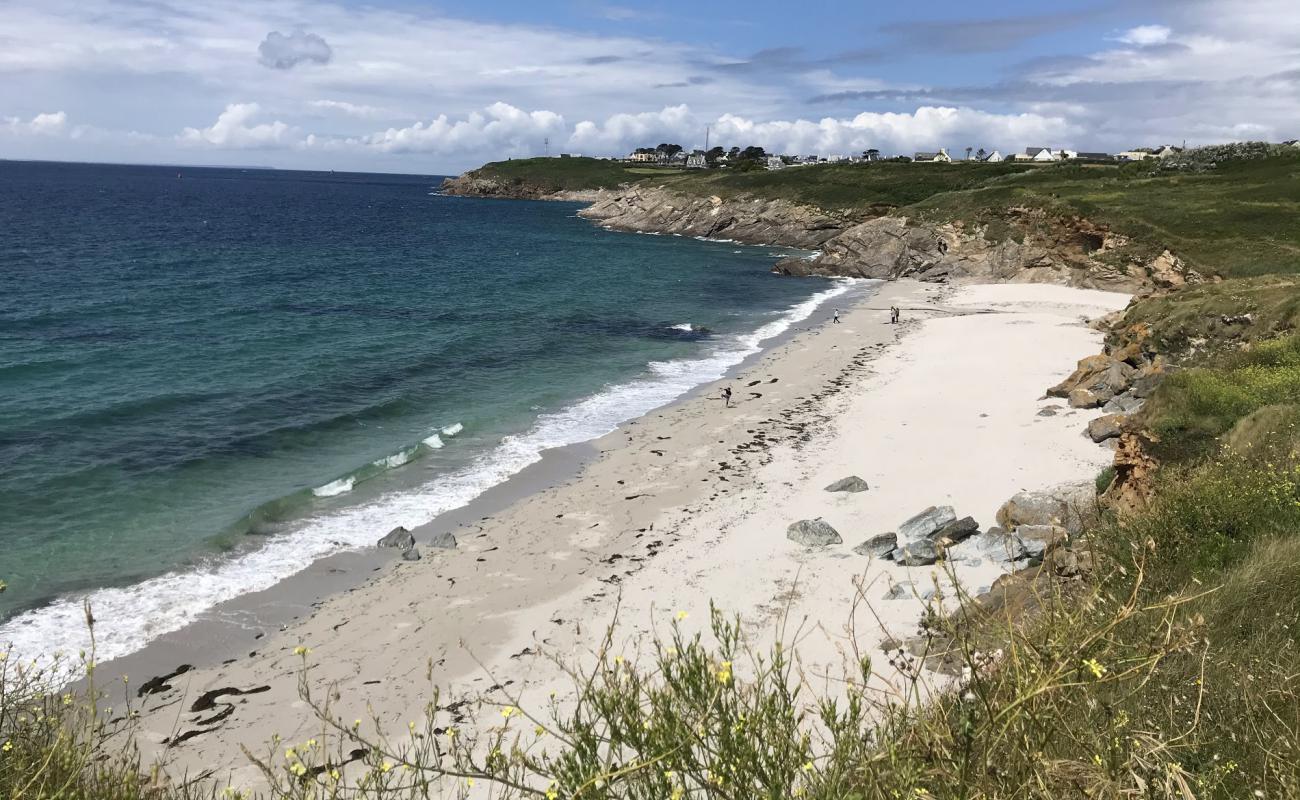 Plage de Porz Liogan'in fotoğrafı beyaz kum yüzey ile