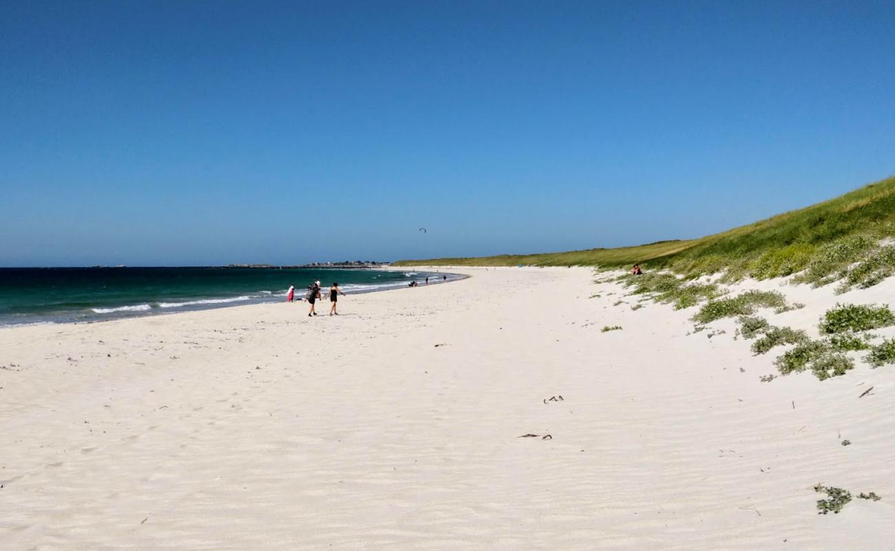 Plage du Vougo'in fotoğrafı beyaz kum yüzey ile