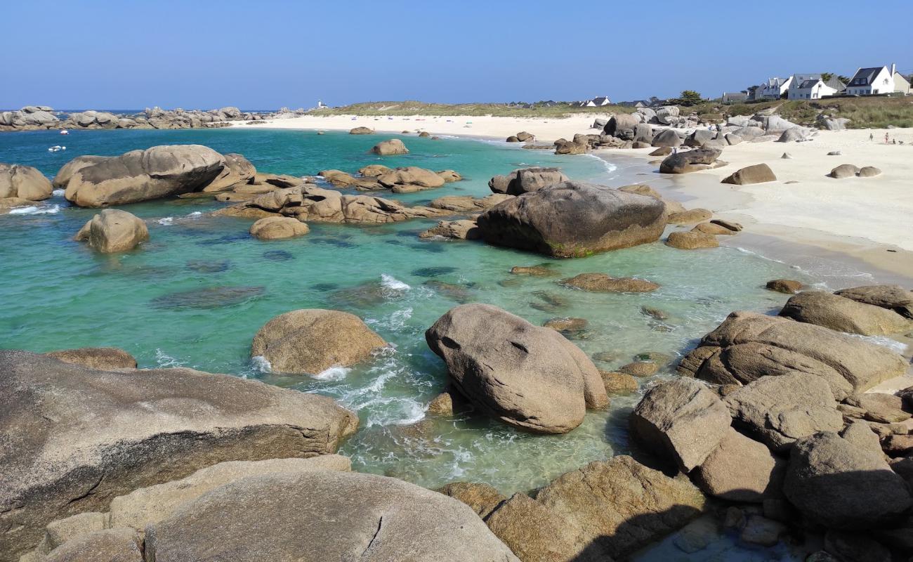 Plage Kerlouan'in fotoğrafı i̇nce bej kum yüzey ile