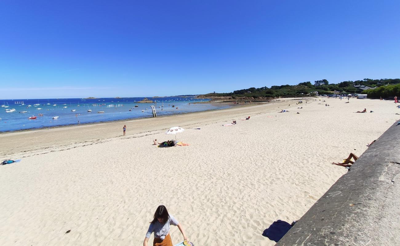 Plage du Kelenn'in fotoğrafı parlak kum yüzey ile