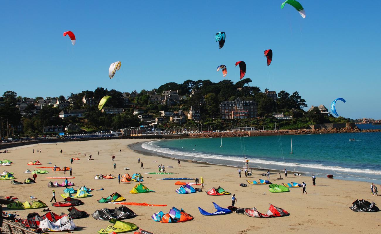 Plage de Trestraou'in fotoğrafı açık bej kum yüzey ile