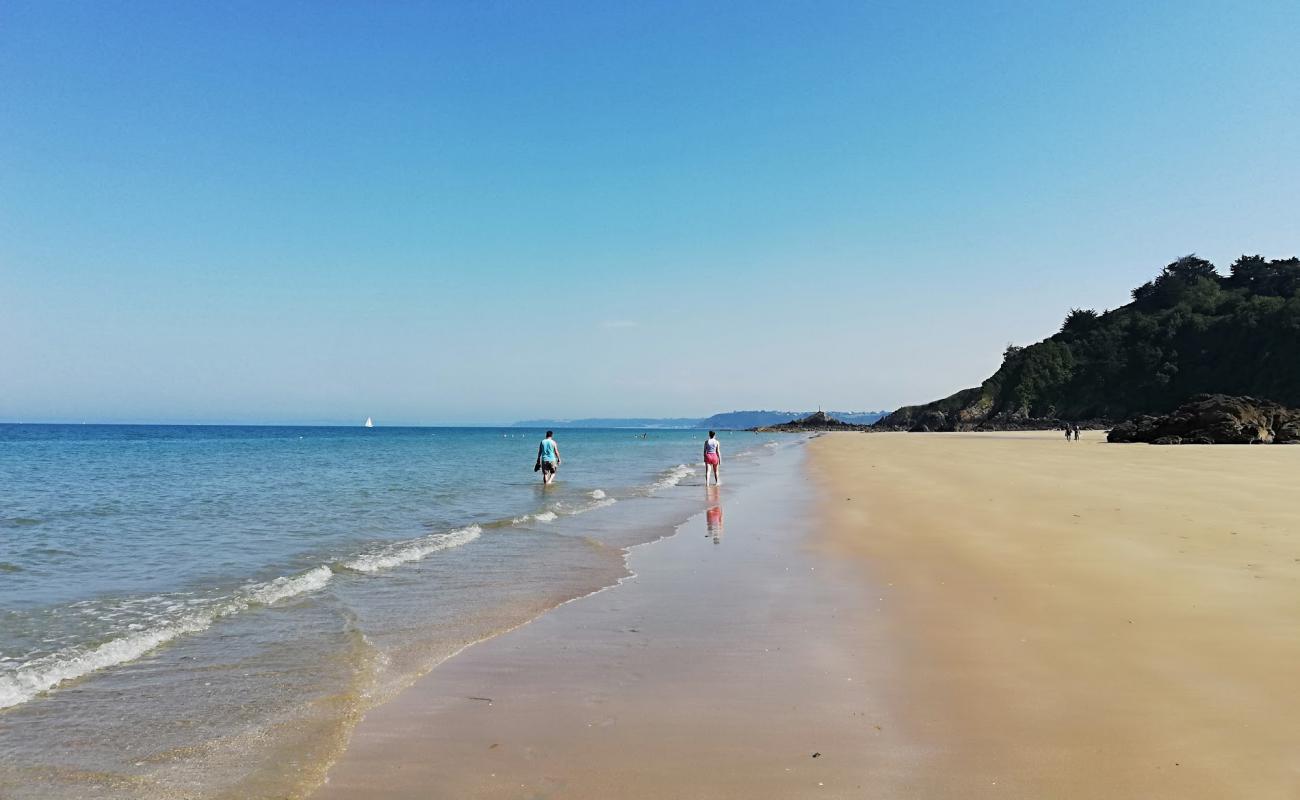Plage des Godelins'in fotoğrafı açık bej kum yüzey ile