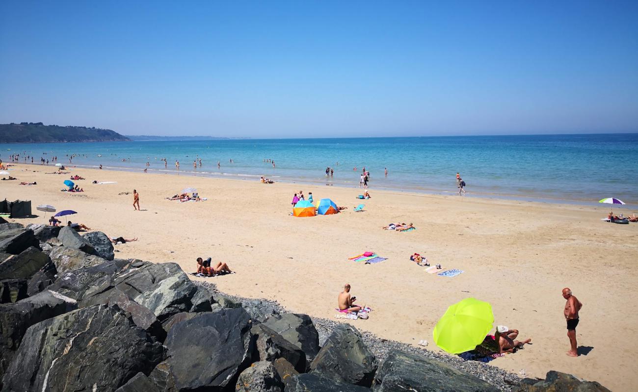 Plage des Rosaires'in fotoğrafı açık bej kum yüzey ile