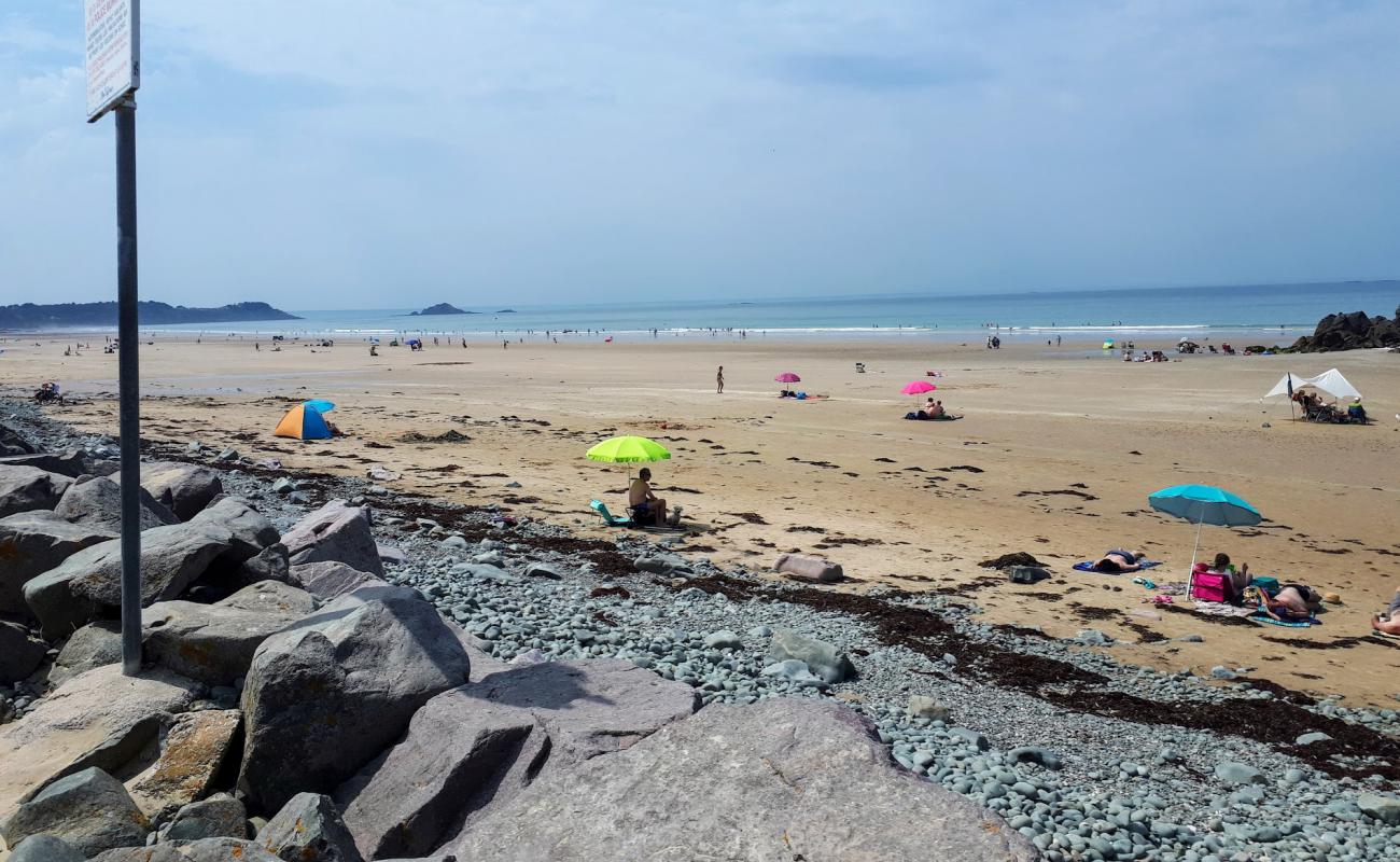 Plage de Saint-Pabu'in fotoğrafı açık bej kum yüzey ile