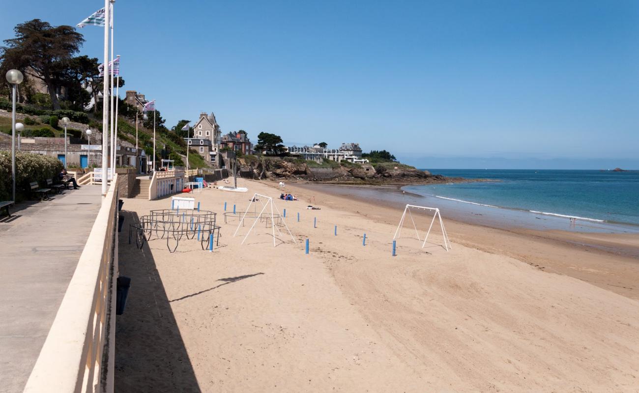 Plage Saint-Enogat'in fotoğrafı açık bej kum yüzey ile