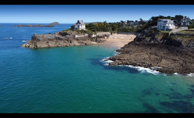 Plage du Nicet'in fotoğrafı parlak kum yüzey ile