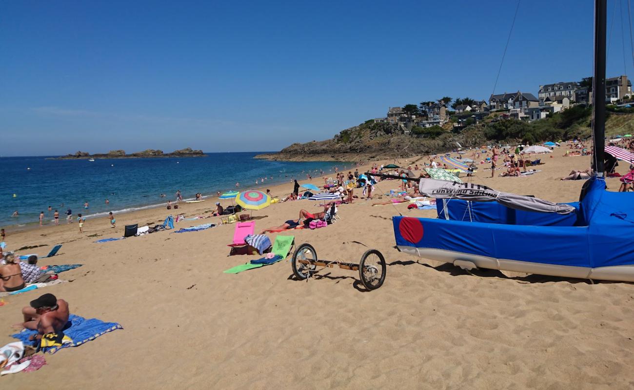 Plage du Val'in fotoğrafı parlak kum yüzey ile