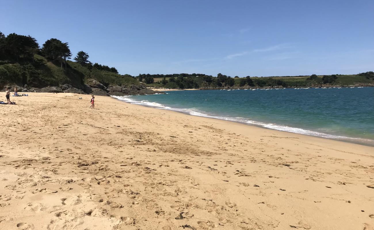 Plage de la Touesse'in fotoğrafı parlak kum yüzey ile