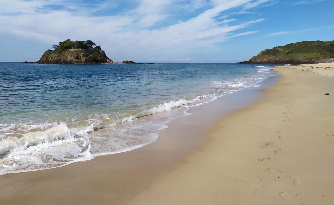 Plage du Guesclin'in fotoğrafı parlak kum yüzey ile