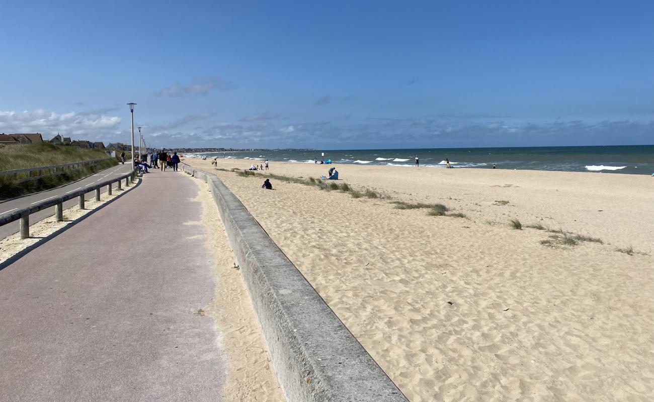 Ouistreham Plajı'in fotoğrafı parlak kum yüzey ile