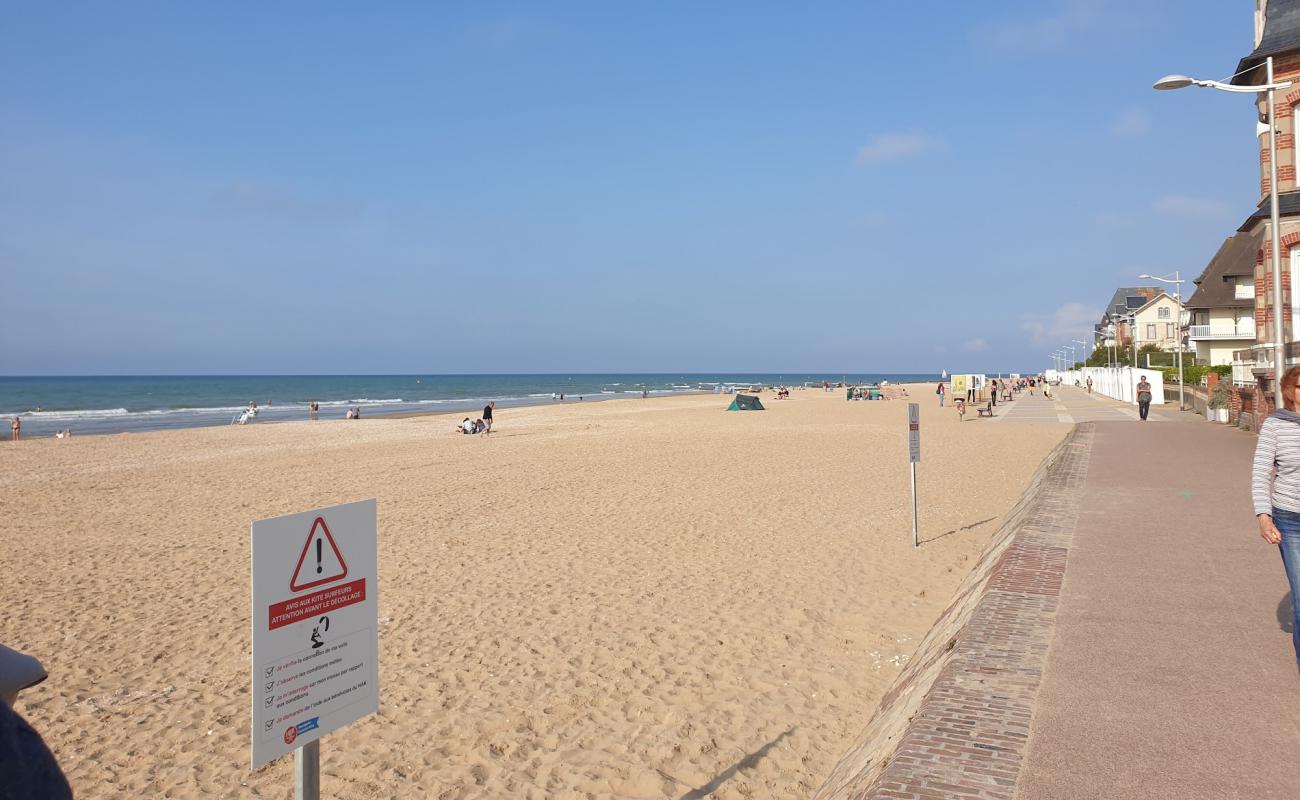 Plage du Bestouan'in fotoğrafı gri kum yüzey ile