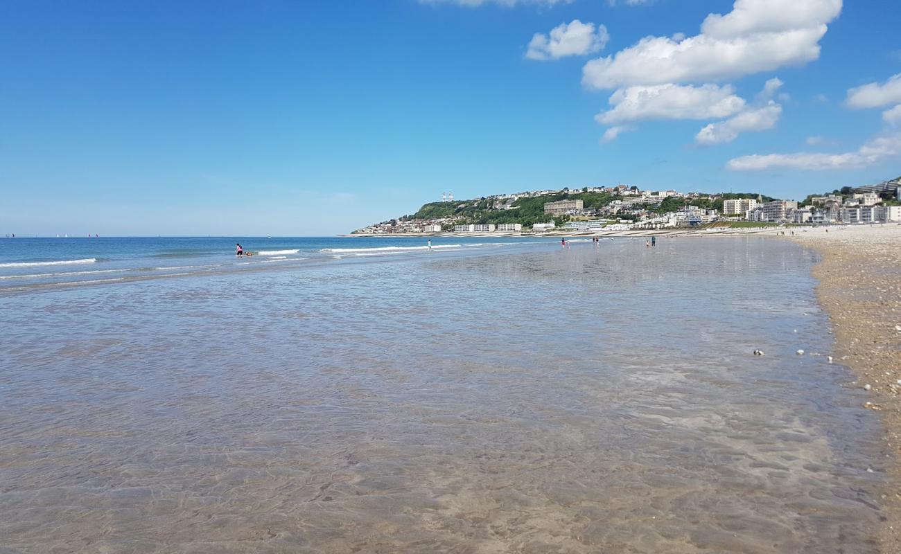 Plage du Havre'in fotoğrafı parlak kum yüzey ile