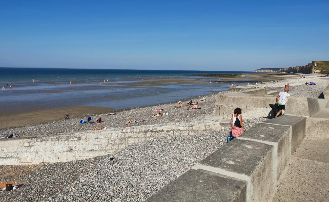 Plage de St Aubin sur Mer'in fotoğrafı hafif çakıl yüzey ile