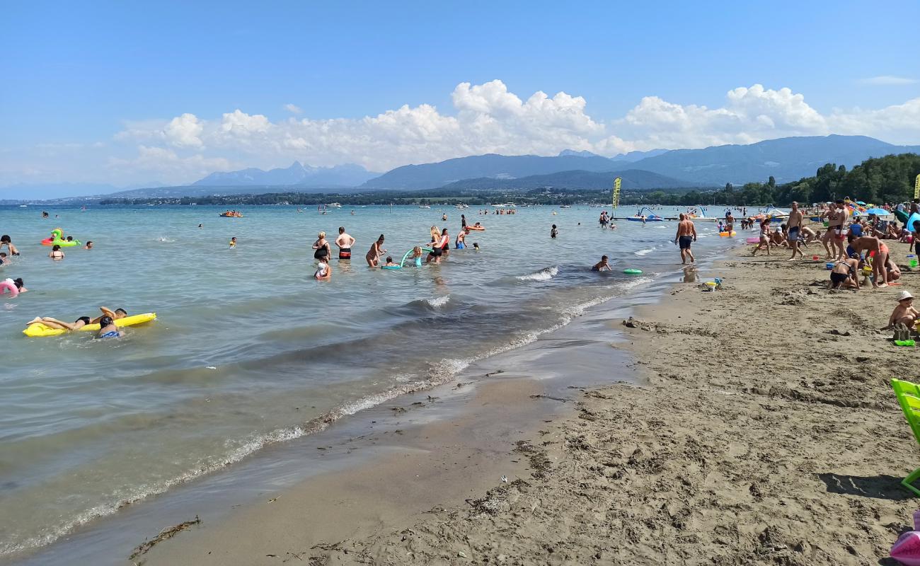 Plage d'Excenevex'in fotoğrafı açık bej kum yüzey ile
