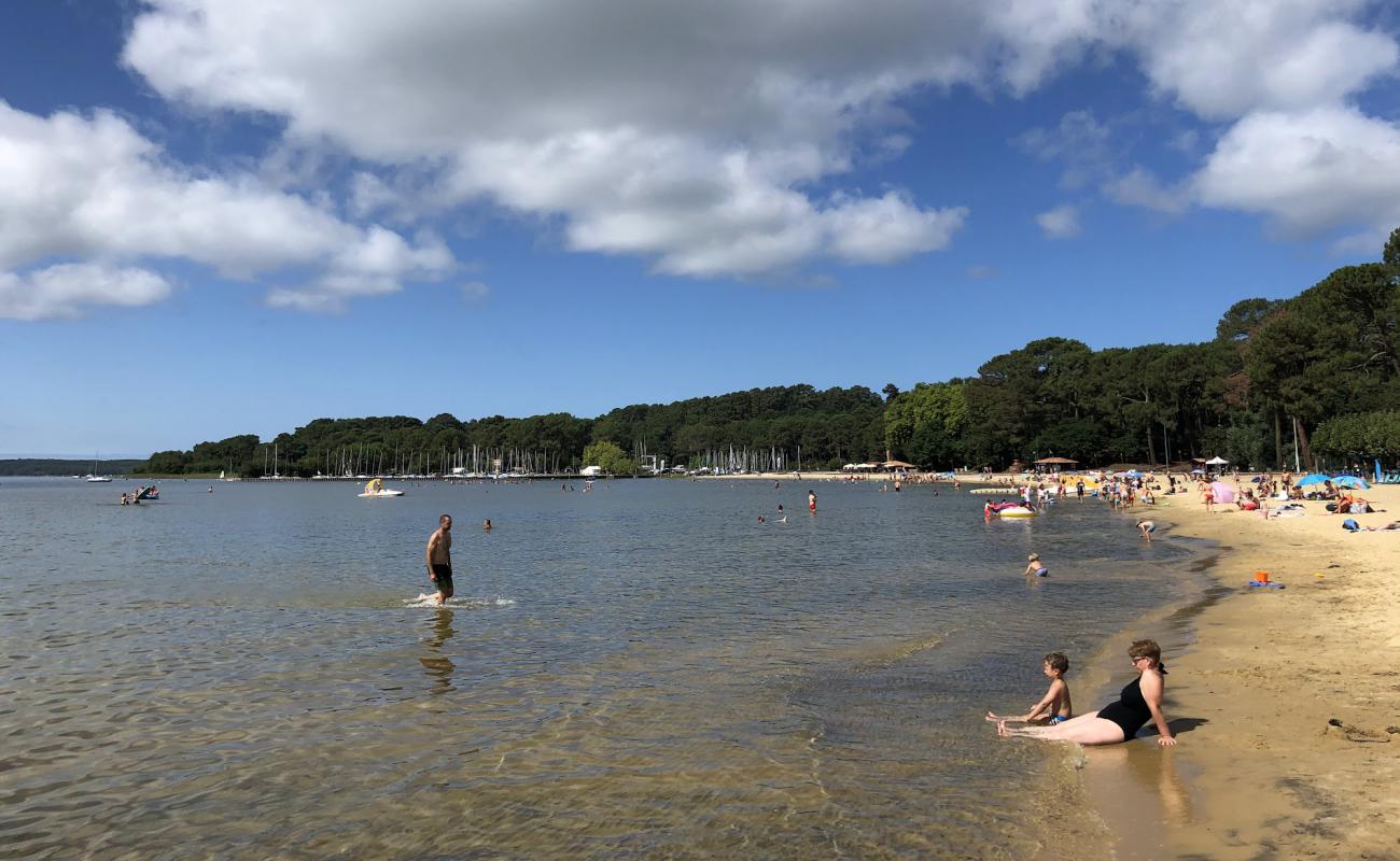 Plage de Cazaux-Lac'in fotoğrafı parlak kum yüzey ile