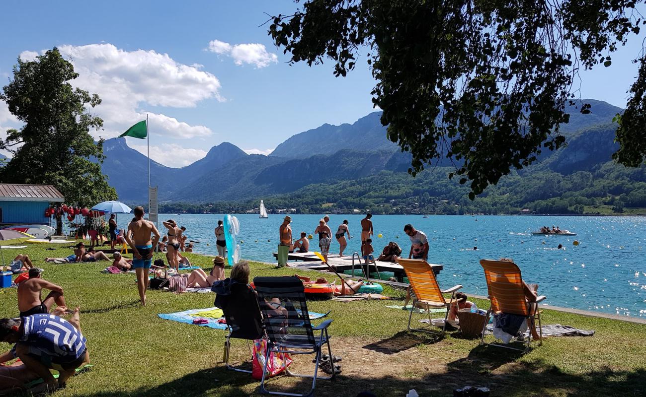 Plage Espace Lac'in fotoğrafı beton kaplı yüzey yüzey ile