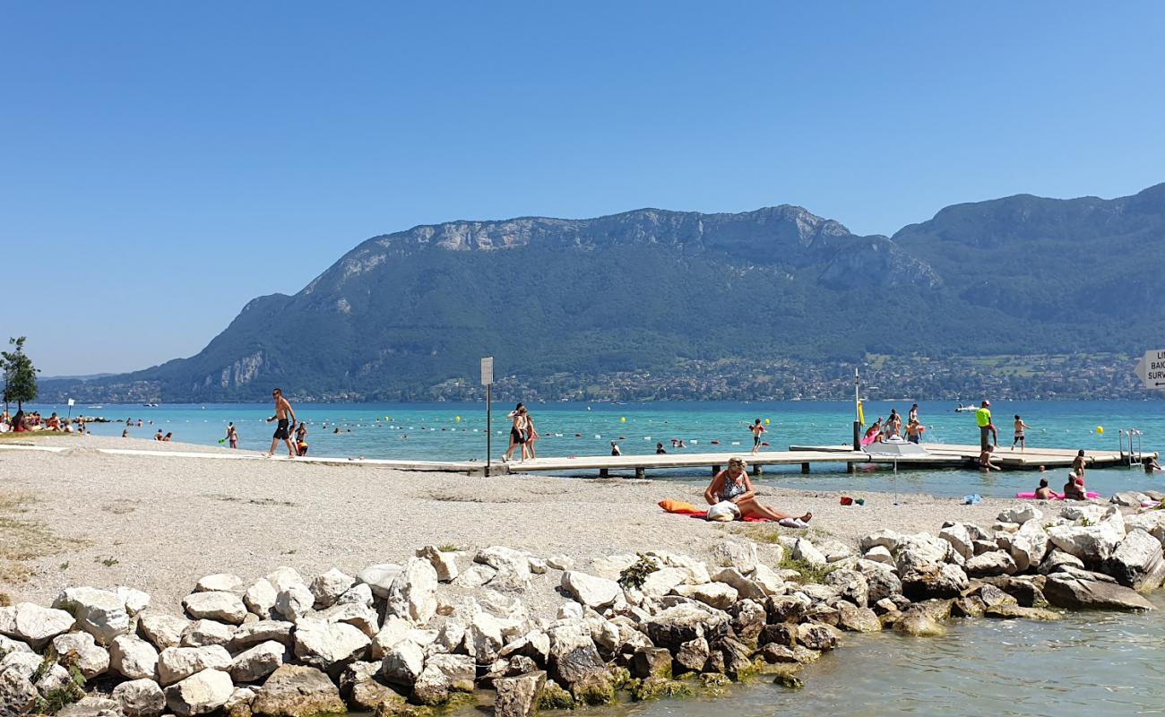 Plage municipale Sevrier'in fotoğrafı çim yüzey ile