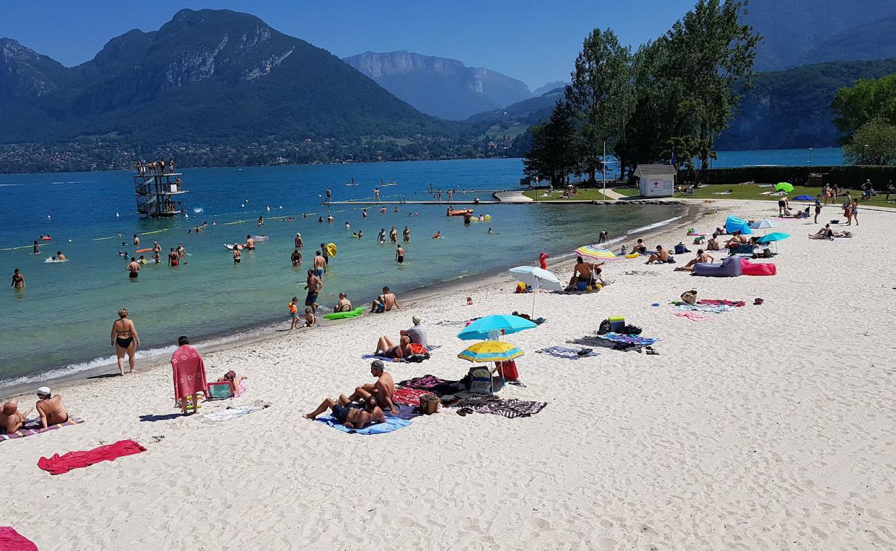 Plage Saint-Jorioz'in fotoğrafı açık bej kum yüzey ile