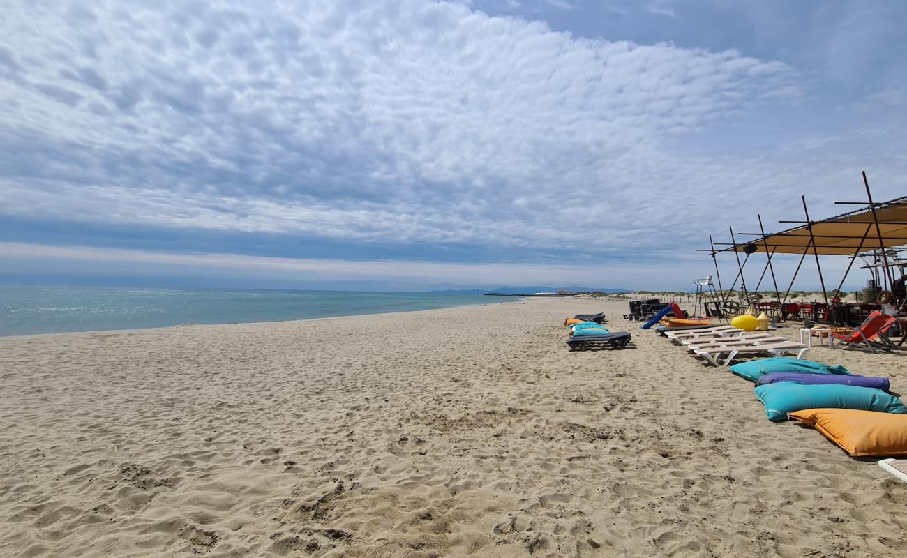 Leucate Plajı'in fotoğrafı açık bej kum yüzey ile