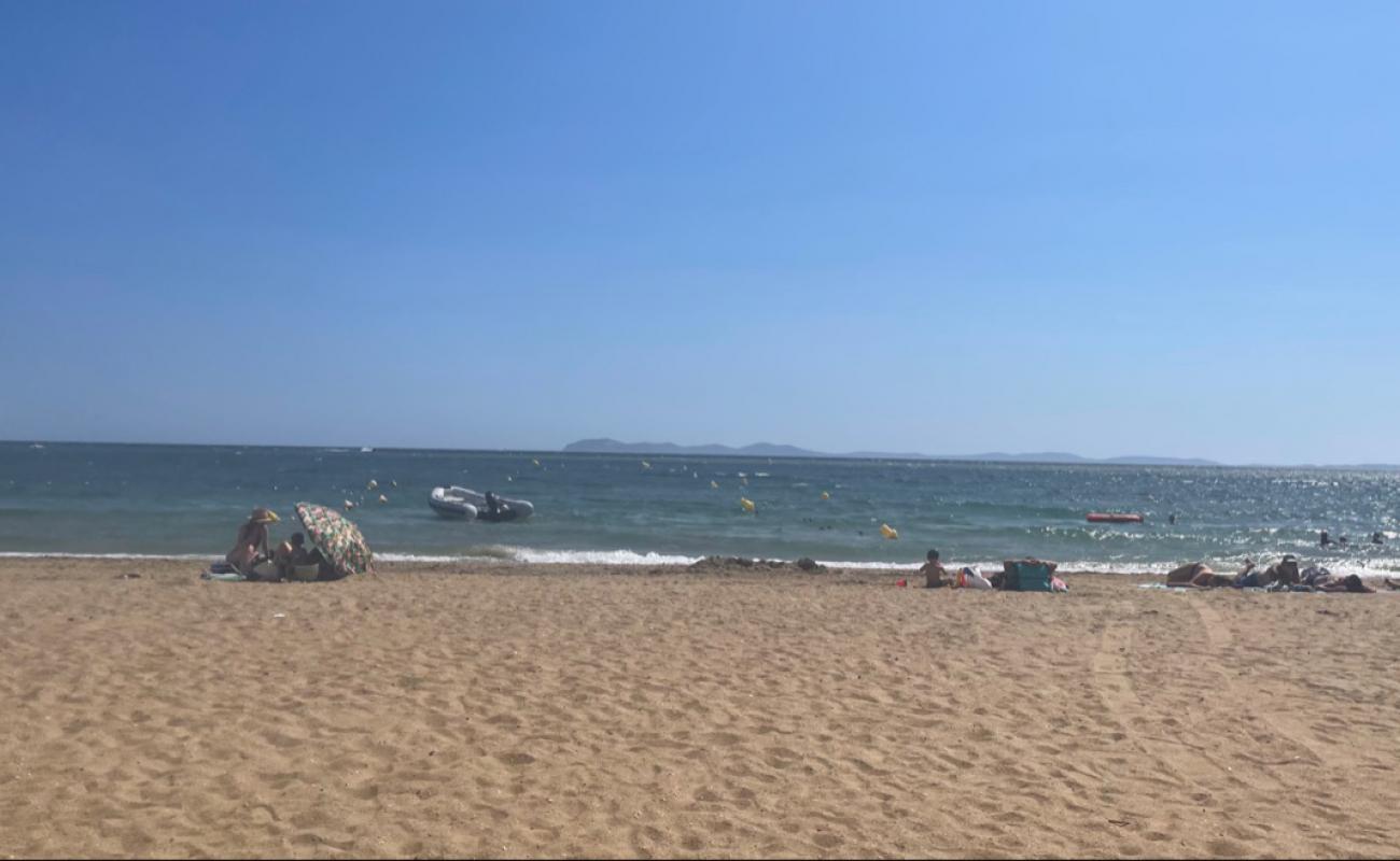 Plage des Salins'in fotoğrafı gri kum ve çakıllar yüzey ile