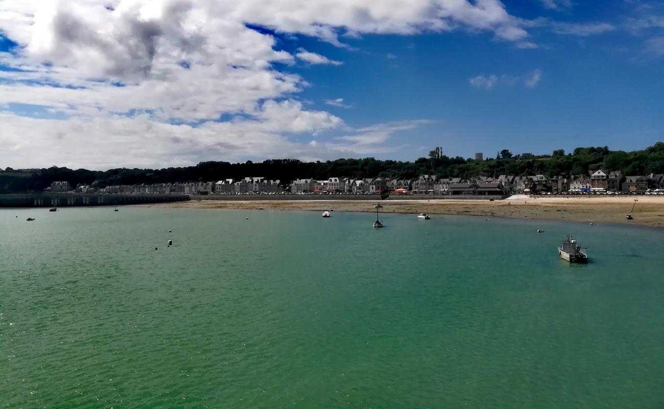 Plage de Cancale'in fotoğrafı parlak kum yüzey ile