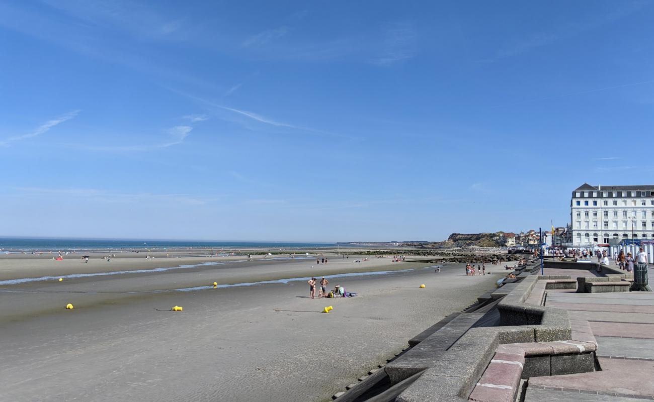Wimereux Plajı'in fotoğrafı açık bej kum yüzey ile