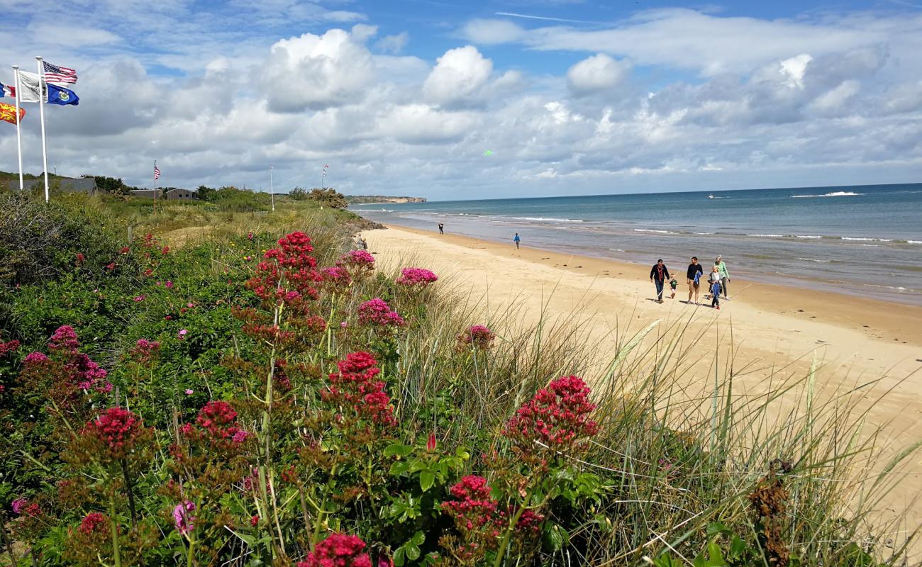 Omaha Beach'in fotoğrafı parlak kum yüzey ile