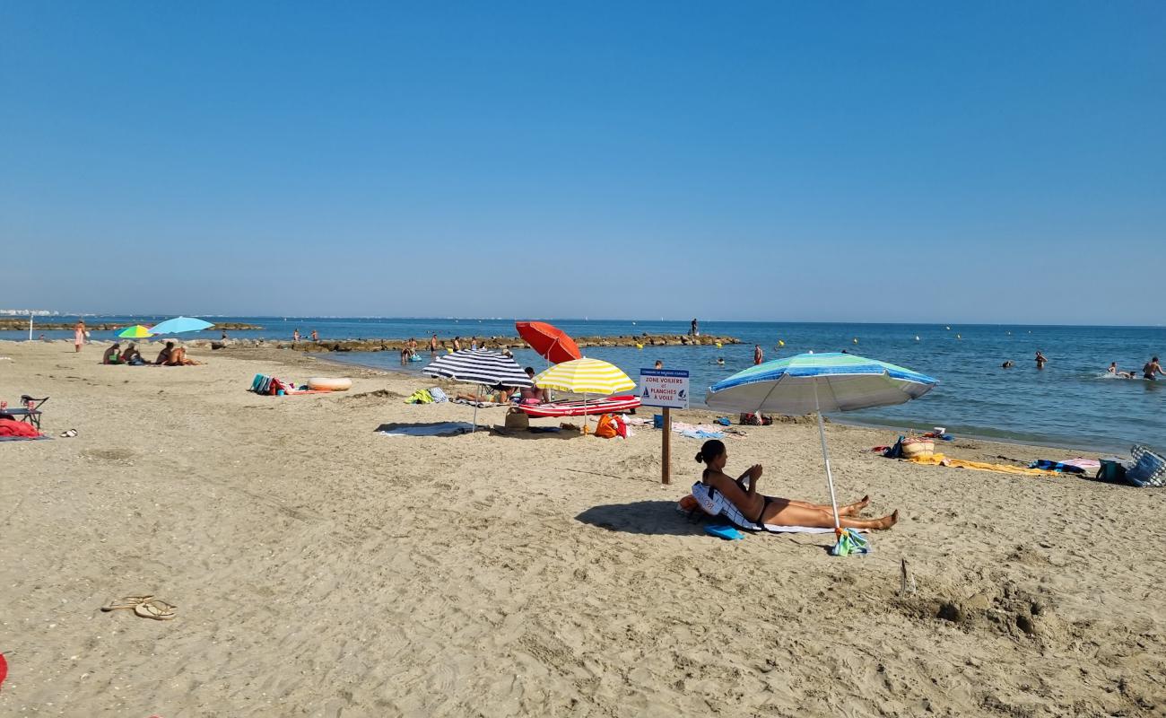 Carnon Plajı'in fotoğrafı gri kum yüzey ile