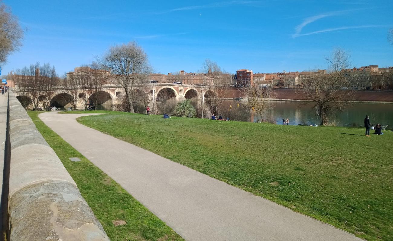 Plage Toulouse'in fotoğrafı çim yüzey ile