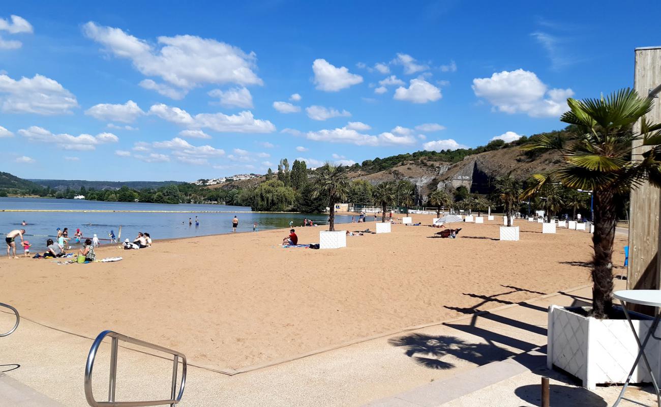 Dijon Plajı'in fotoğrafı parlak kum yüzey ile