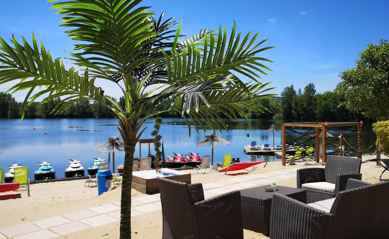 Issoire Plajı'in fotoğrafı açık bej kum yüzey ile