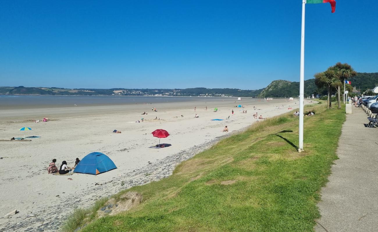 Plage Saint Efflamm'in fotoğrafı açık bej kum yüzey ile