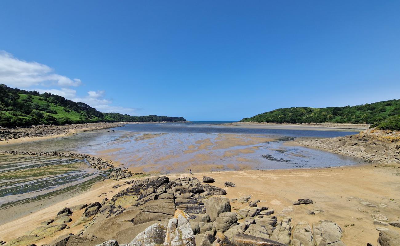 La Plage De La Baie De La Vierge'in fotoğrafı açık bej kum yüzey ile