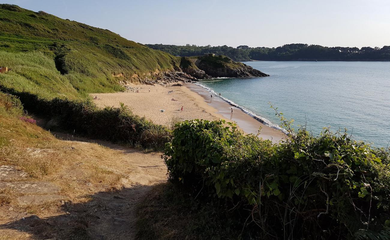 Plage de Maez-an-Aod'in fotoğrafı açık bej kum yüzey ile