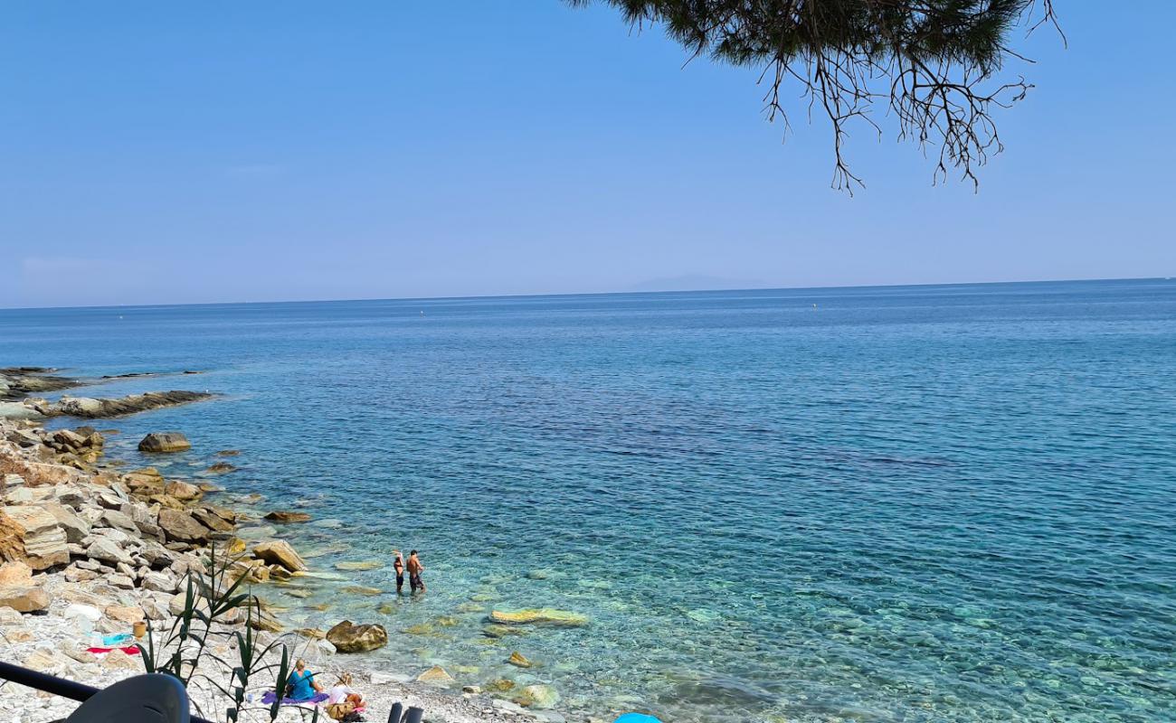 Plage Capinca'in fotoğrafı gri çakıl taşı yüzey ile