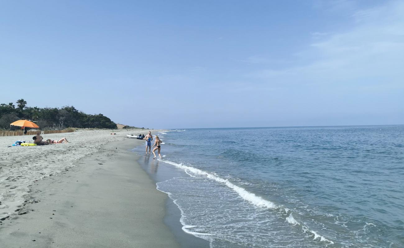 Plage de Cap Sud'in fotoğrafı açık bej kum yüzey ile