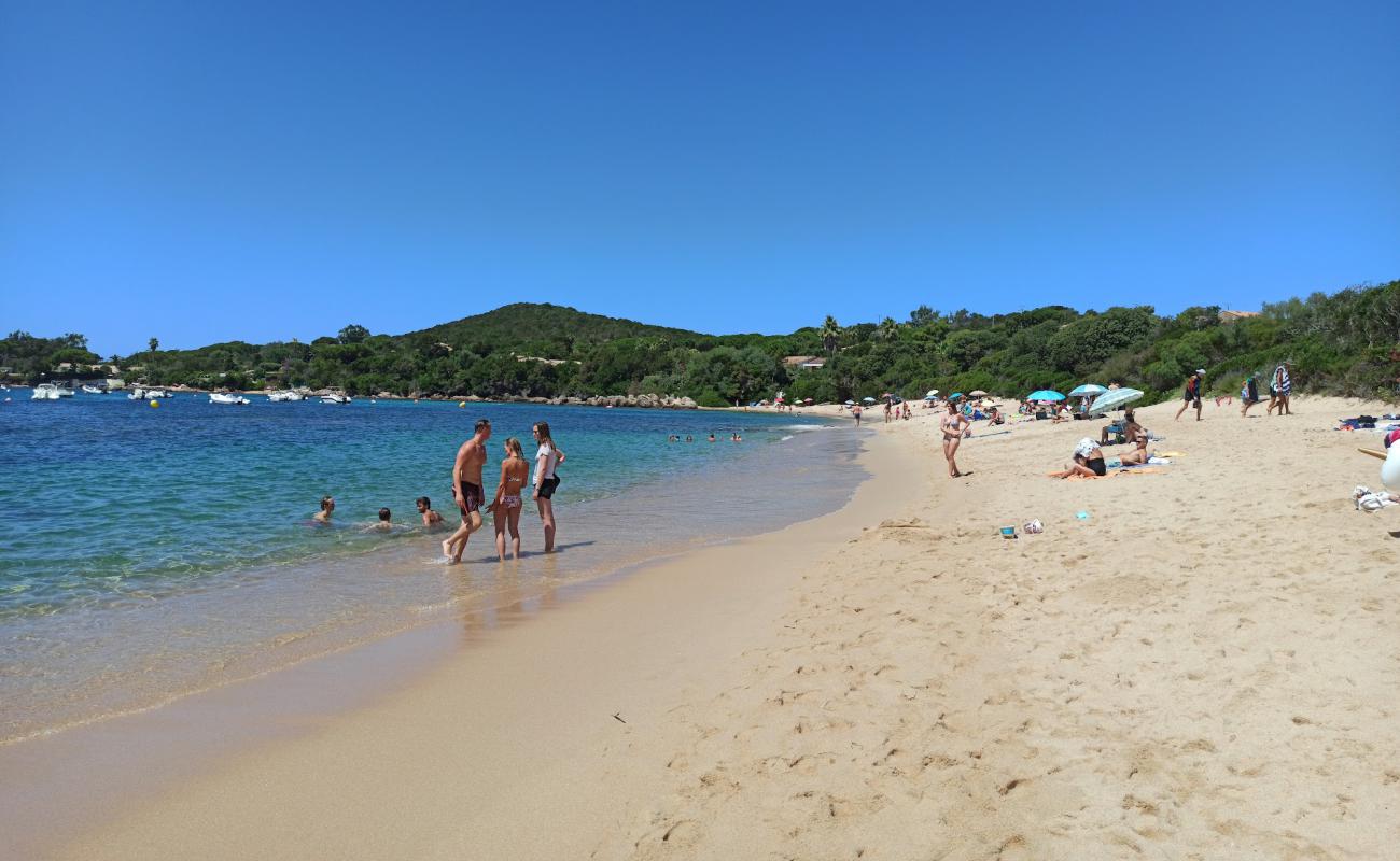 Plage de la Medea'in fotoğrafı parlak kum yüzey ile