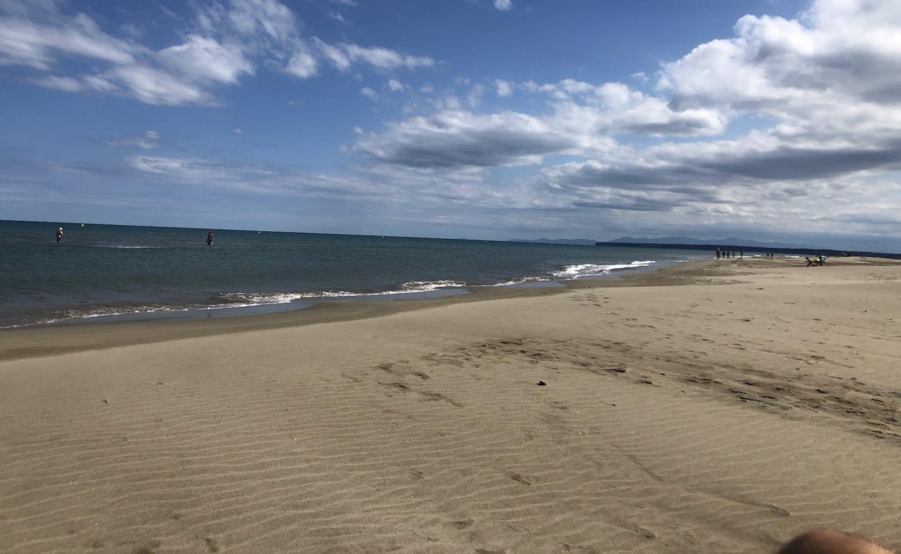 Plage Port La Nouvelle'in fotoğrafı açık bej kum yüzey ile